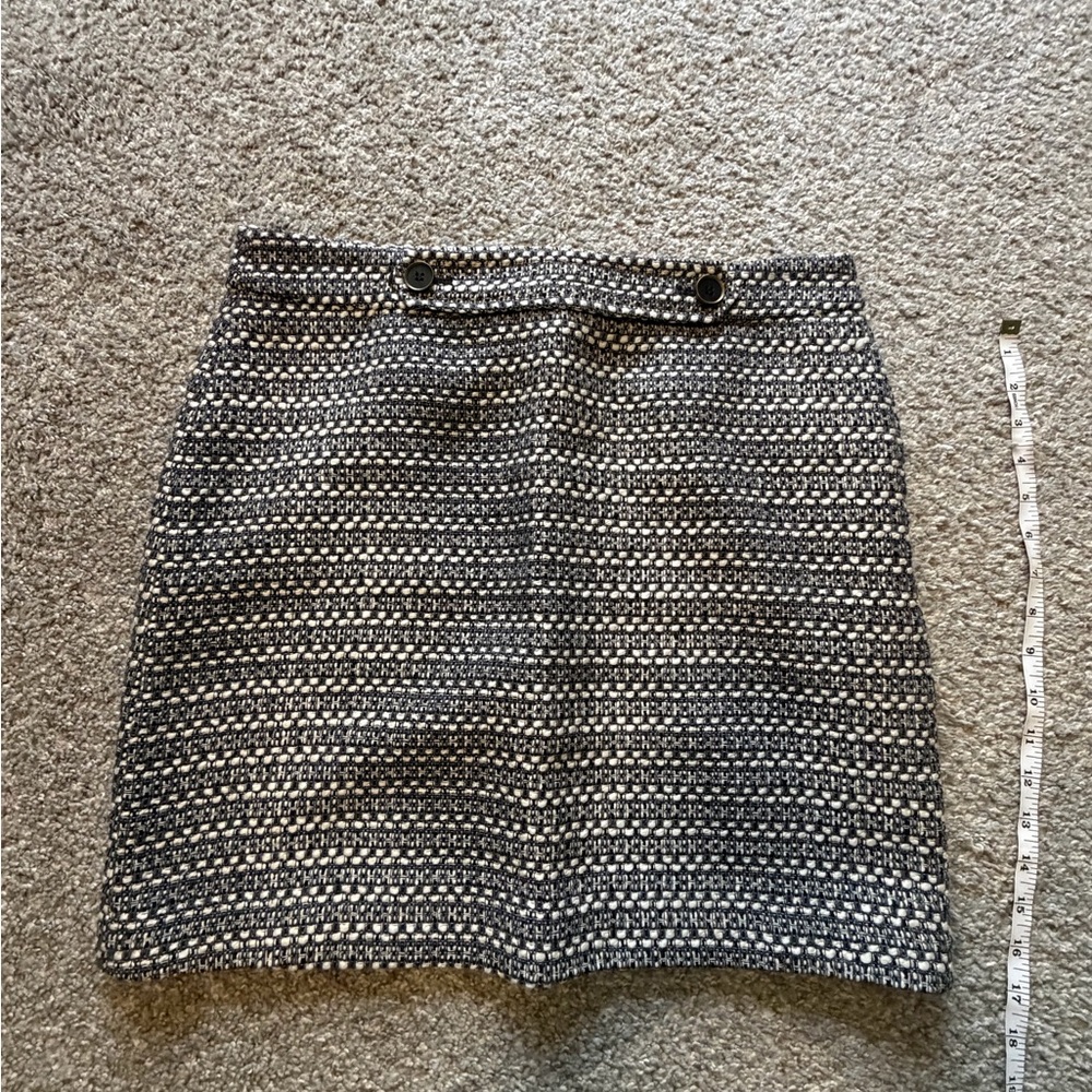 Excellent Condition Loft Black and White Women's Skirt